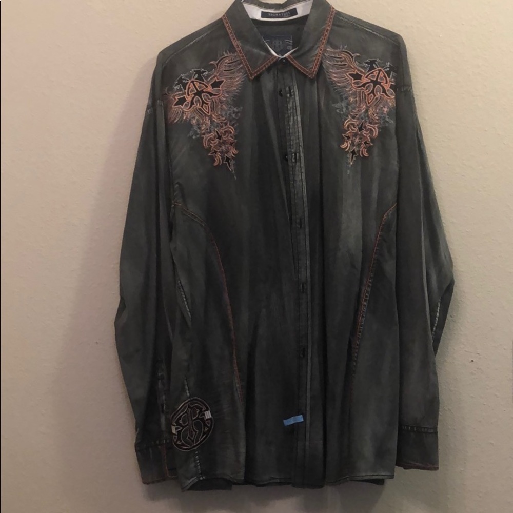 Roar Button Up